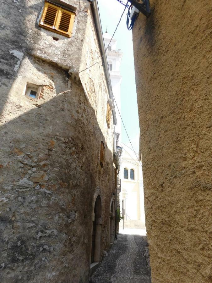 נובי ווינודולסקי Studio Apartman Old Town מראה חיצוני תמונה