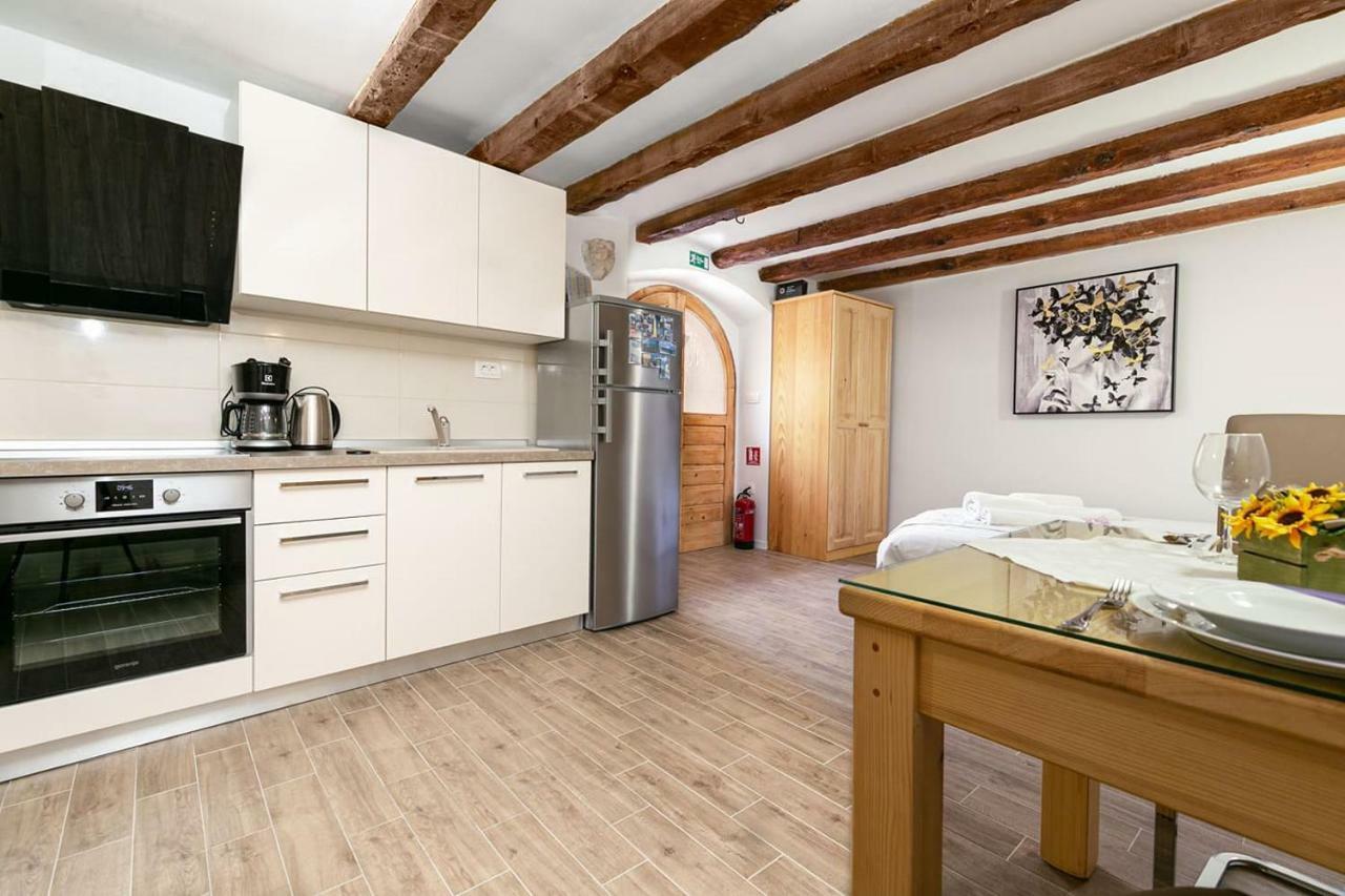 נובי ווינודולסקי Studio Apartman Old Town מראה חיצוני תמונה