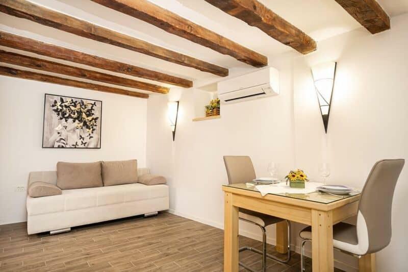 נובי ווינודולסקי Studio Apartman Old Town מראה חיצוני תמונה