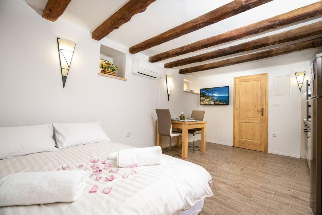 נובי ווינודולסקי Studio Apartman Old Town מראה חיצוני תמונה